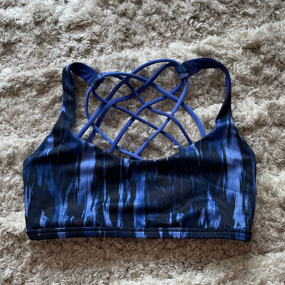 Lululemon sports bra